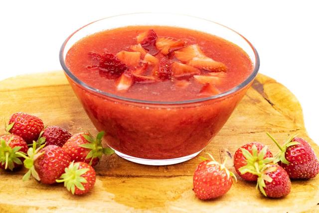 Genießen Sie den Sommer mit selbstgemachter Kaltschale