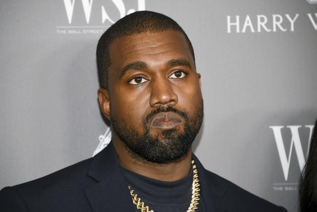 "Kanye West unter Beschuss wegen Antisemitismus: Eine Zusammenfassung seiner kontroversen Äußerungen" "Kanye West unter Beschuss wegen Antisemitismus: Eine Zusammenfassung seiner kontroversen Äußerungen"