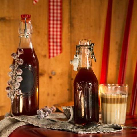 Karamellsirup ganz einfach zu Hause herstellen Karamellsirup ganz einfach zu Hause herstellen