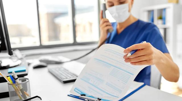 Kassenpatienten sollen 800 Euro für Arztbesuche selbst tragen: Radikale Reform im Gesundheitssystem Kassenpatienten sollen 800 Euro für Arztbesuche selbst tragen: Radikale Reform im Gesundheitssystem