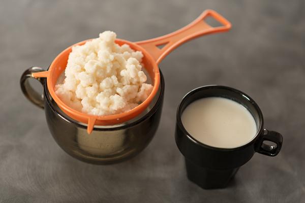 DIY-Kefir: Wie du dein eigenes Kefirgetränk zubereiten kannst DIY-Kefir: Wie du dein eigenes Kefirgetränk zubereiten kannst