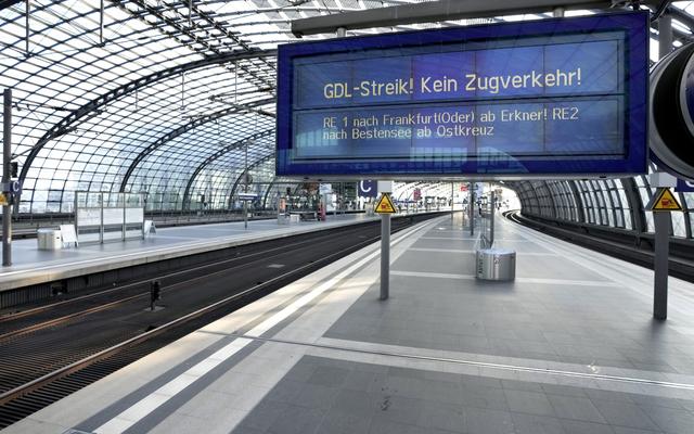 Keine unbefristeten Bahnstreiks in den nächsten Wochen - GDL könnte im Herbst streiken Keine unbefristeten Bahnstreiks in den nächsten Wochen - GDL könnte im Herbst streiken