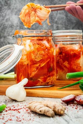Schritt-für-Schritt-Anleitung: Kimchi selbst fermentieren und genießen