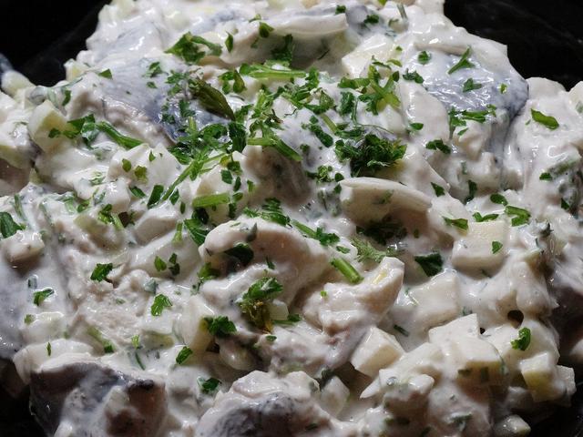 Leckerer Heringssalat: Einfaches Rezept zum Selbermachen Leckerer Heringssalat: Einfaches Rezept zum Selbermachen