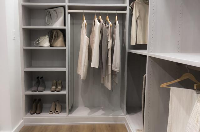 Bauanleitung: Kleiderschrank selber bauen mit Vorhang Bauanleitung: Kleiderschrank selber bauen mit Vorhang