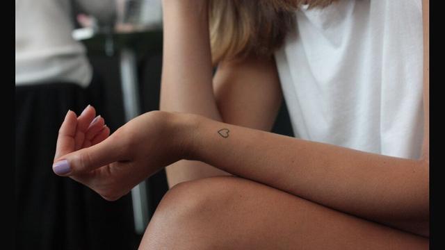 Mini-Tattoos mit großer Bedeutung: Die schönsten Ideen für kleine Tattoos Mini-Tattoos mit großer Bedeutung: Die schönsten Ideen für kleine Tattoos