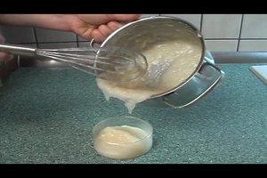 Anleitung: So stellen Sie Kleister aus Mehl selber her Anleitung: So stellen Sie Kleister aus Mehl selber her