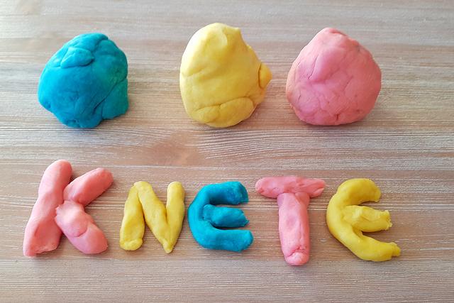 DIY-Knete: So stellt ihr Knete ganz einfach selbst her DIY-Knete: So stellt ihr Knete ganz einfach selbst her