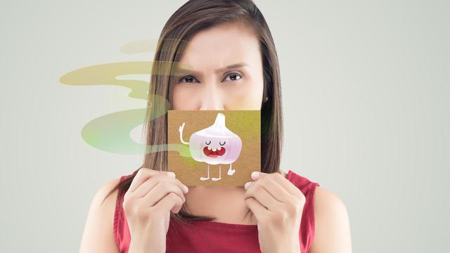 Sofortige Lösungen gegen die unangenehme Knoblauchfahne - 6 wirksame Tipps Sofortige Lösungen gegen die unangenehme Knoblauchfahne - 6 wirksame Tipps