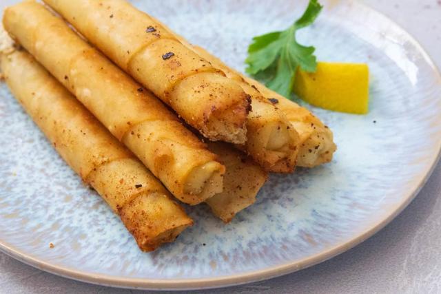 Selbstgemachte Börek-Rollen: Ein köstliches Backrezept zum Ausprobieren Selbstgemachte Börek-Rollen: Ein köstliches Backrezept zum Ausprobieren