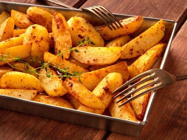 Gesunde Alternative aus dem Backofen: Selbstgemachte Kartoffelecken Gesunde Alternative aus dem Backofen: Selbstgemachte Kartoffelecken