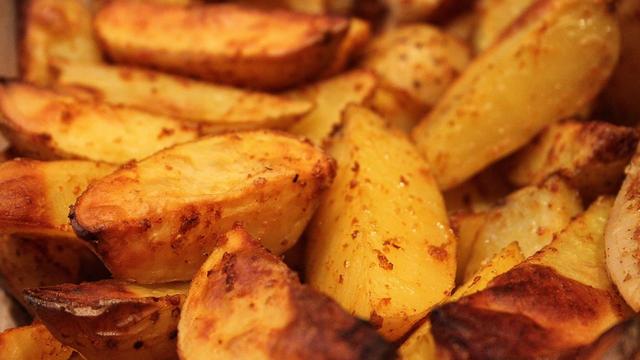 Selbstgemachte Kartoffelspalten: So gelingen sie garantiert knusprig Selbstgemachte Kartoffelspalten: So gelingen sie garantiert knusprig