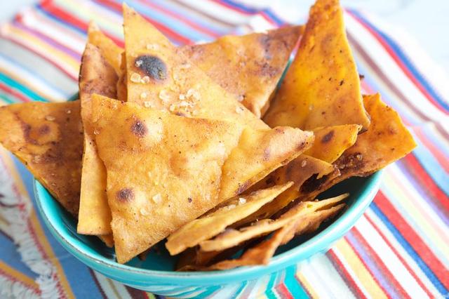 Feierliches Abendessen oder Snack für den Filmabend? Nachos selber machen! Feierliches Abendessen oder Snack für den Filmabend? Nachos selber machen!