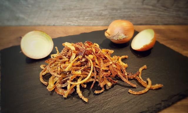 Köstliche Röstzwiebeln selbst gemacht: Eine würzige Ergänzung für Fleischgerichte Köstliche Röstzwiebeln selbst gemacht: Eine würzige Ergänzung für Fleischgerichte
