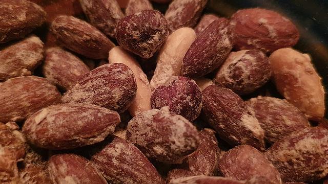 Authentische Tapas: Selbstgemachte Salzmandeln aus Spanien