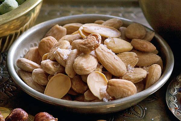 Knusprige Salzmandeln selber machen - so einfach geht