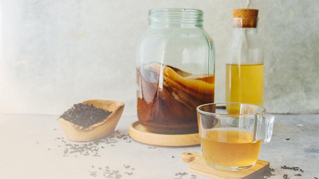 Schritt-für-Schritt-Anleitung: So gelingt dir das Selbermachen von Kombucha Schritt-für-Schritt-Anleitung: So gelingt dir das Selbermachen von Kombucha
