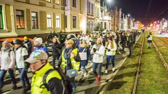 Können Beamte demonstrieren? Können Beamte demonstrieren?