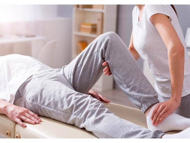 Lebensqualität bei Kontrakturen verbessern: Tipps zur Bewegungsförderung