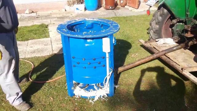 Hühner schlachten leicht gemacht: Eine selbstgebaute Rupfmaschine