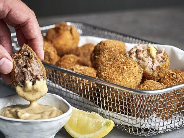 Genießen Sie die köstlichen Bitterballen: Ein Klassiker der niederländischen Küche