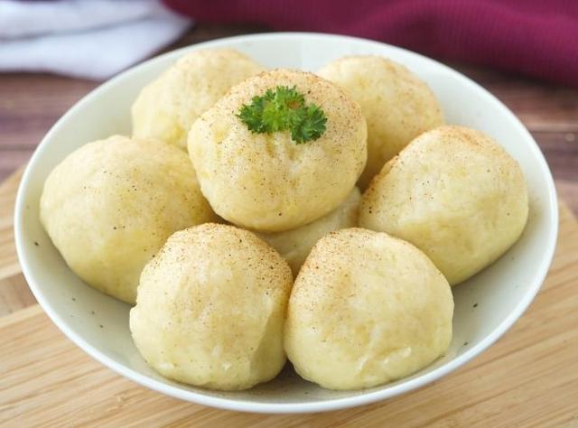 Einfaches Rezept für selbstgemachte Kartoffelklöße Einfaches Rezept für selbstgemachte Kartoffelklöße