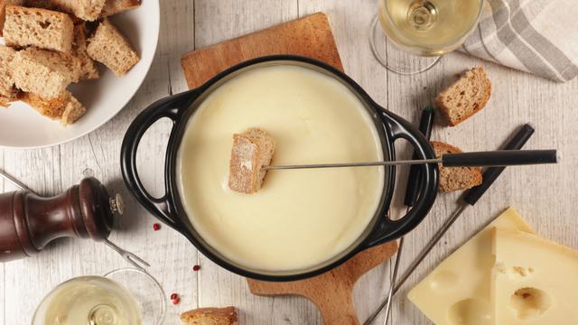 Köstliches Käsefondue selbst zubereiten: Das perfekte Rezept für gemütliche Abende Köstliches Käsefondue selbst zubereiten: Das perfekte Rezept für gemütliche Abende