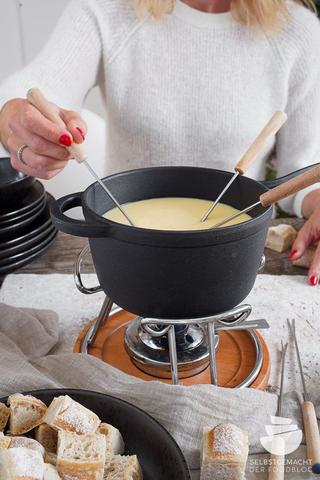 Einzigartiges Geschmackserlebnis: Käsefondue selbst gemacht - probieren Sie es aus! Einzigartiges Geschmackserlebnis: Käsefondue selbst gemacht - probieren Sie es aus!