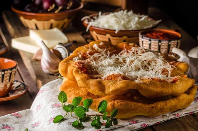 Genuss aus der eigenen Küche: Selber Langosch backen
