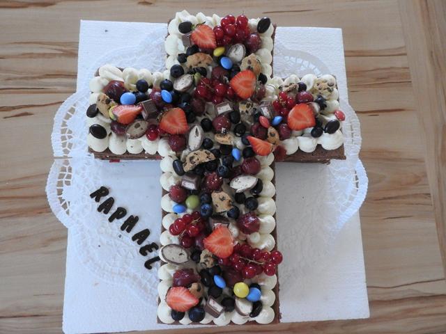 Inspirierende Bilder von selbstgemachten Kommunionstorten mit einem Kreuz Inspirierende Bilder von selbstgemachten Kommunionstorten mit einem Kreuz