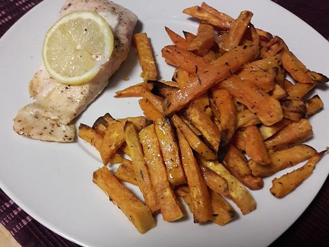 Leichte und köstliche Option: Süßkartoffeln mit Buttersoße und Lachs