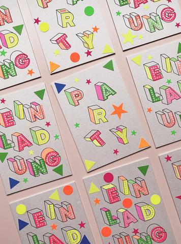 Fluoreszierende Einladungen: Leuchtende Überraschung für den Kindergeburtstag Fluoreszierende Einladungen: Leuchtende Überraschung für den Kindergeburtstag