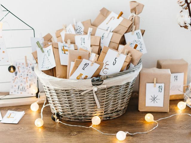 6. Inspirationen für einzigartige Ideen zur Befüllung eines selbstgestalteten Adventskalenders 6. Inspirationen für einzigartige Ideen zur Befüllung eines selbstgestalteten Adventskalenders