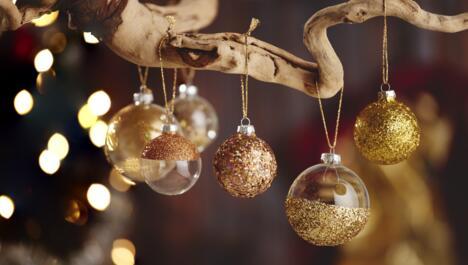 Selbstgemachte Weihnachtskugeln: 6 originelle Ideen zur Gestaltung