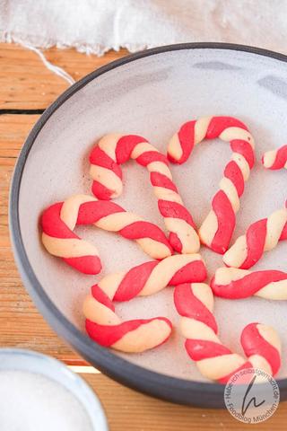 Genießen Sie Weihnachten mit selbstgemachten Zuckerstangen Genießen Sie Weihnachten mit selbstgemachten Zuckerstangen