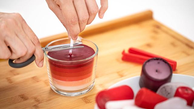 Gemütliche Weihnachtsgeschenke selbst gemacht: Kerzen aus Wachsresten Gemütliche Weihnachtsgeschenke selbst gemacht: Kerzen aus Wachsresten