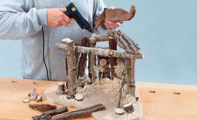 Bastelspaß im Wald: Wie man eine Weihnachtskrippe aus Naturmaterialien gestaltet Bastelspaß im Wald: Wie man eine Weihnachtskrippe aus Naturmaterialien gestaltet