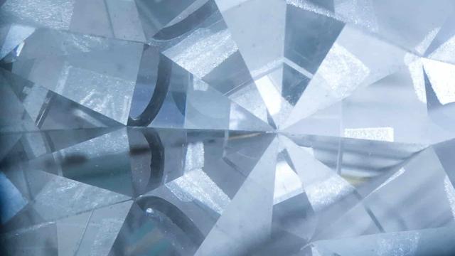 Kristallhochzeit: Glanz, Reinheit und Klarheit zum 15. Hochzeitsjubiläum Kristallhochzeit: Glanz, Reinheit und Klarheit zum 15. Hochzeitsjubiläum