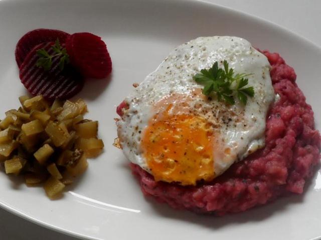 Labskaus: Ein herzhaftes Gericht aus der norddeutschen Küche Labskaus: Ein herzhaftes Gericht aus der norddeutschen Küche