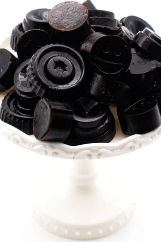 Leckere Lakritze selber machen ohne Zucker - vegan und Low Carb