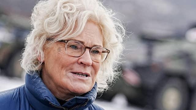 Rücktrittsgerüchte: Wird Lambrecht als Verteidigungsministerin zurücktreten? Rücktrittsgerüchte: Wird Lambrecht als Verteidigungsministerin zurücktreten?