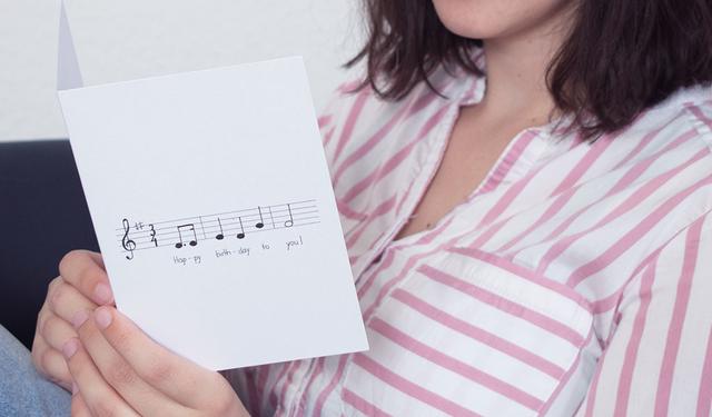 Malen Sie Ihre eigenen Geburtstagskarten - eine kreative Geschenkidee Malen Sie Ihre eigenen Geburtstagskarten - eine kreative Geschenkidee