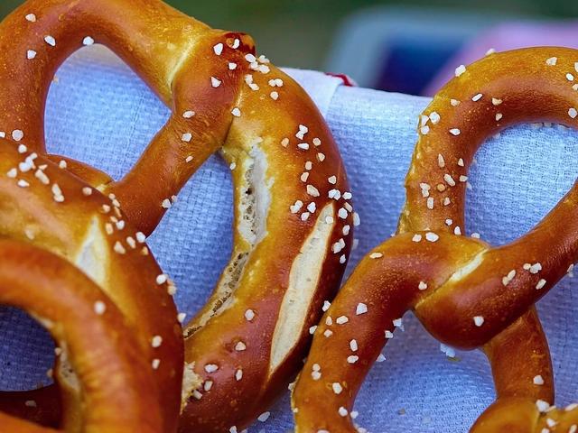 Genieße frische Brezeln zu Hause: So einfach kannst du sie selbst herstellen