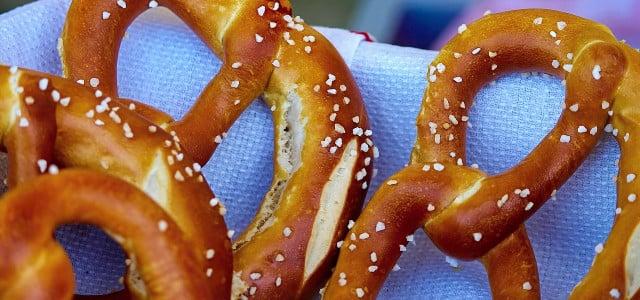 Selbstgemachte Laugenbrezeln: So gelingt das beliebte Gebäck zuhause Selbstgemachte Laugenbrezeln: So gelingt das beliebte Gebäck zuhause