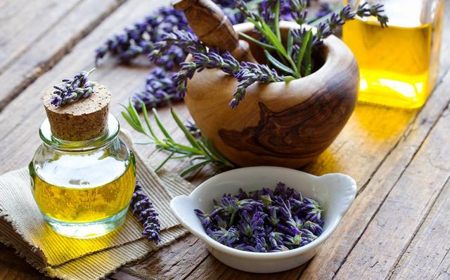 Lavendelöl selbst herstellen: Tipps und Tricks für die DIY-Produktion Lavendelöl selbst herstellen: Tipps und Tricks für die DIY-Produktion