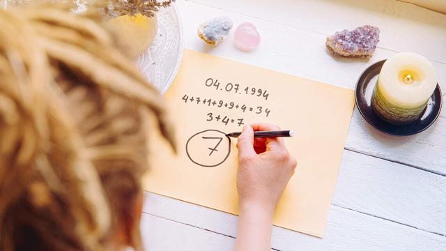 Die Lebenszahl 8 als Herausforderung des Gleichgewichts zwischen Materiellem und Spirituellem