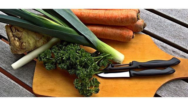 Bio-Qualität und wertvolle Inhaltsstoffe: Gemüsefond selbst gemacht Bio-Qualität und wertvolle Inhaltsstoffe: Gemüsefond selbst gemacht