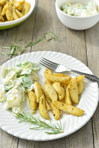 Köstliche Ergänzungen für ein vollkommenes Gericht mit Rosmarinkartoffeln Köstliche Ergänzungen für ein vollkommenes Gericht mit Rosmarinkartoffeln