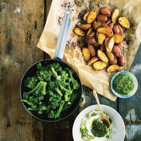 Beilagenvielfalt für Fischstäbchen: Salate, Kartoffelgerichte und köstliche Saucen Beilagenvielfalt für Fischstäbchen: Salate, Kartoffelgerichte und köstliche Saucen