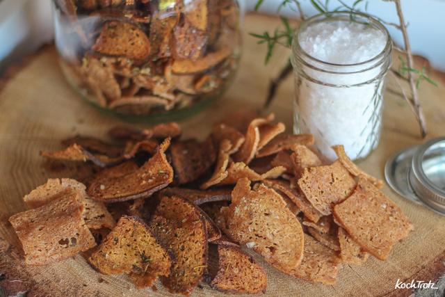Einfaches Rezept für herzhafte Brotchips zum Selbermachen